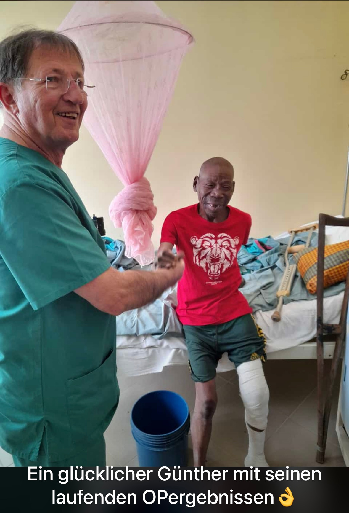 Strahlende Patienten mit Dr. Günther Siemoneit