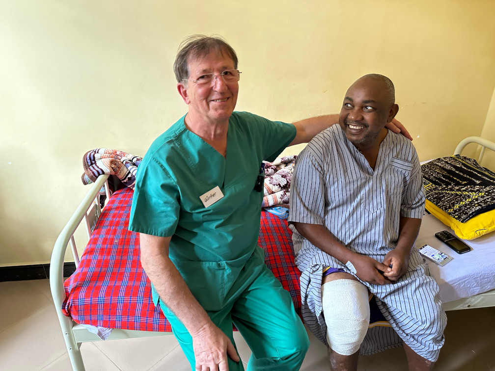Strahlende Patienten mit Dr. Günther Siemoneit